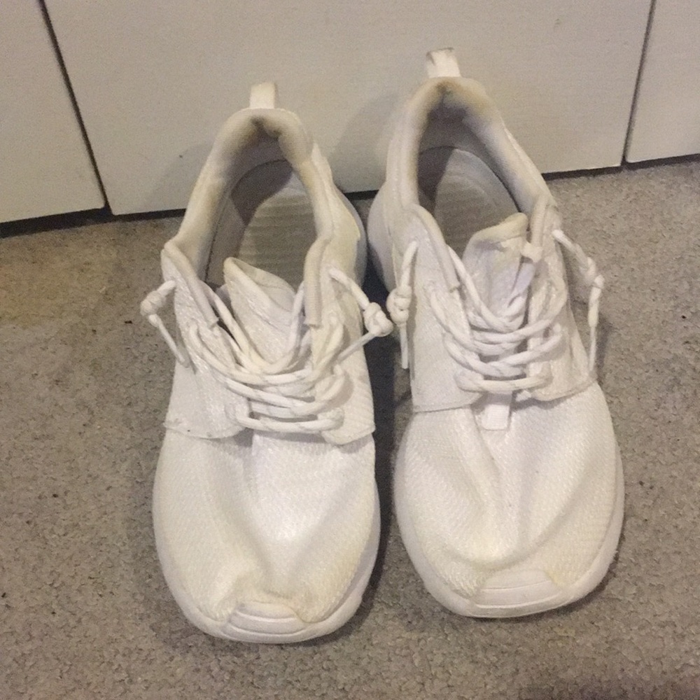 White Nike Roshe Runs Sneakers